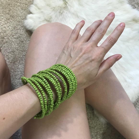 Lime Green Beaded Springy Bracelet - Picture 4 of 9